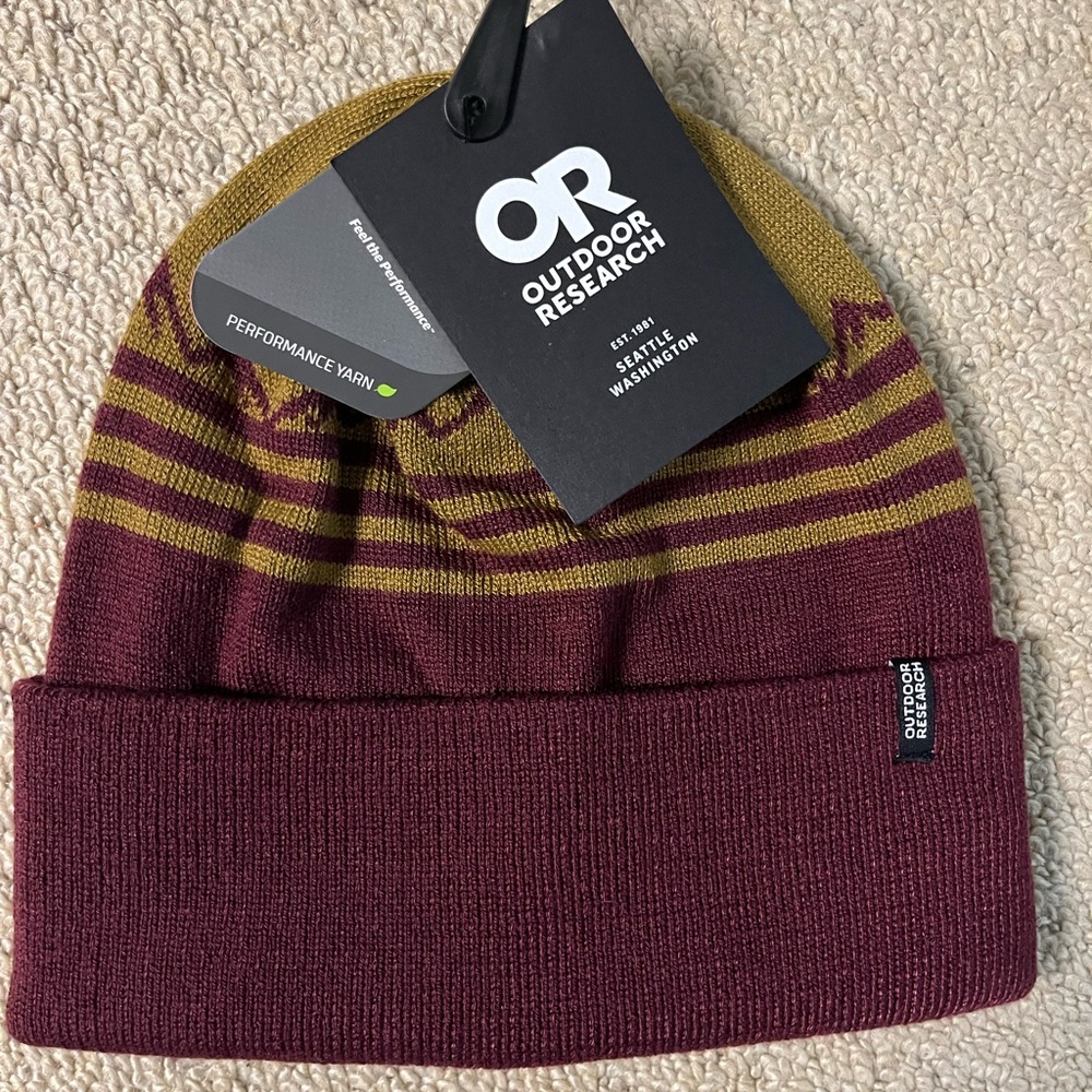 Brand New Outdoor Research Women’s beanie hat